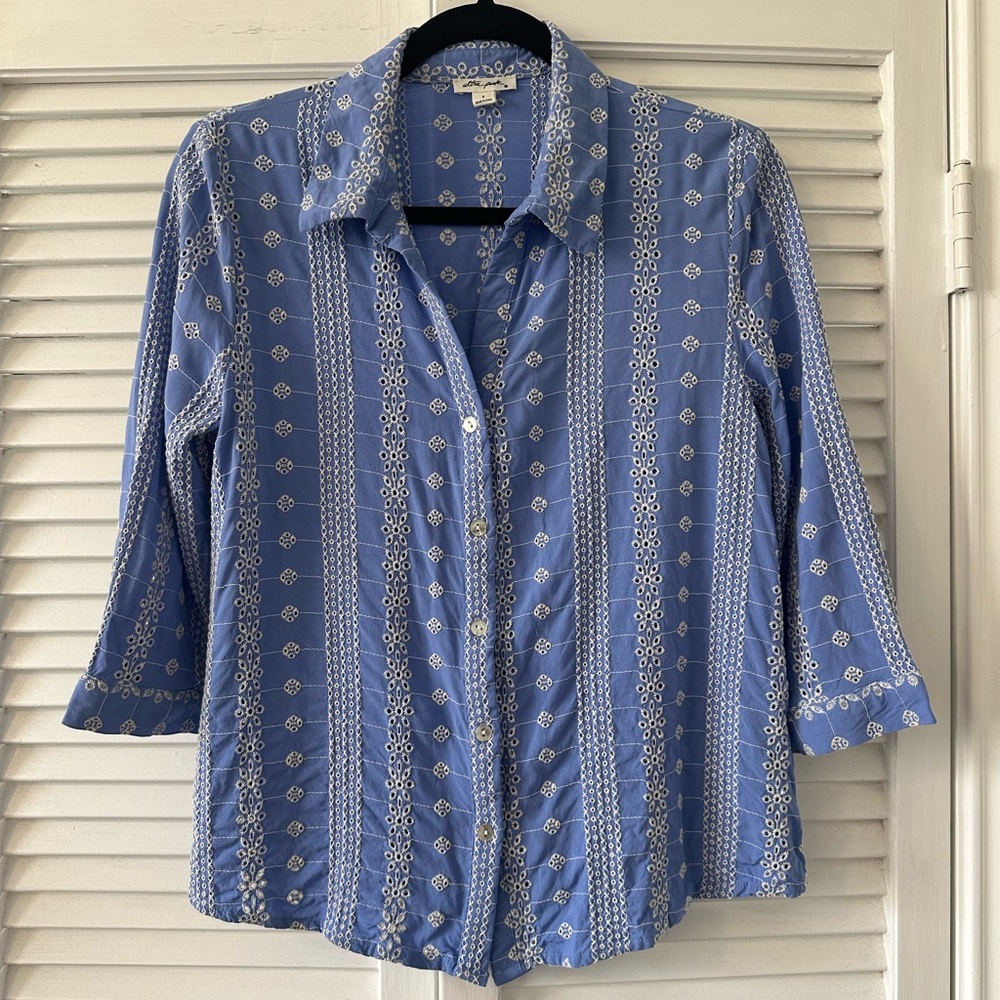 Ultra Pink Eyelet Blue White Periwinkle Button Up 3/4 Sleeve Top Size Small